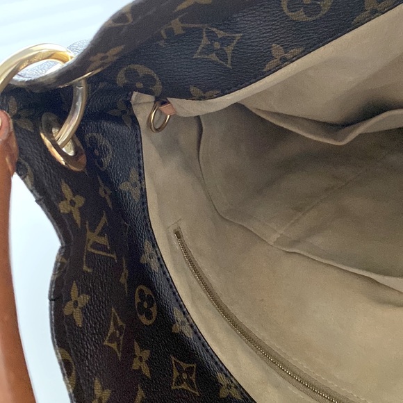 Louis Vuitton Bag - Picture 16 of 17